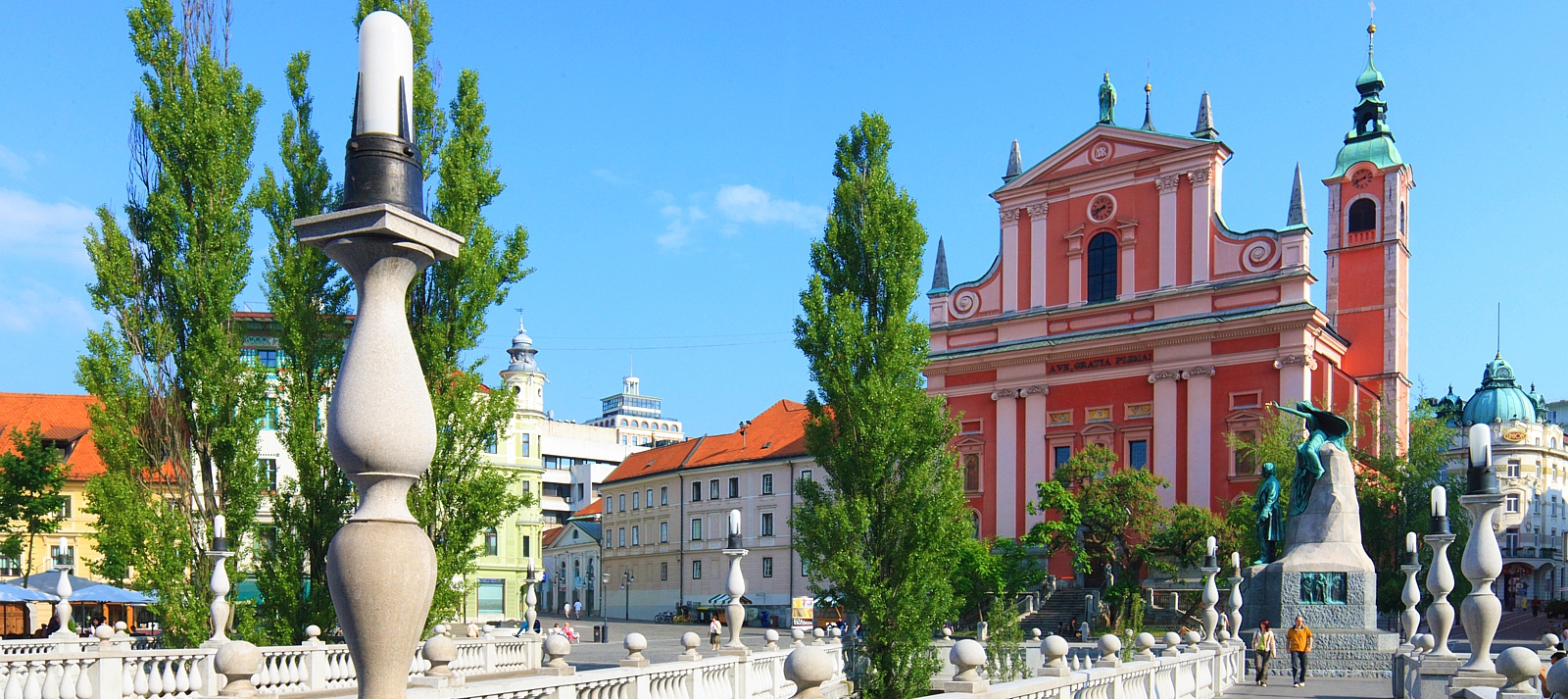 Ljubljana: Franciscan church and Triple bridge