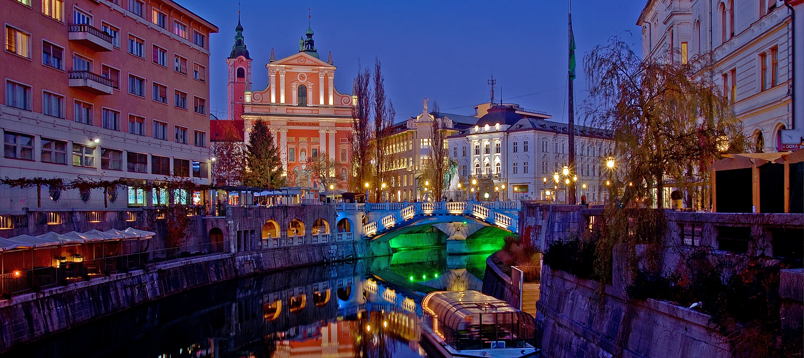 Ljubljana: Night view at Ljubljanica river